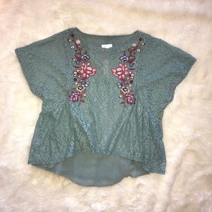 Floral appliqué crop top